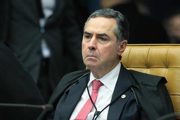 Barroso investiga Bolsonaro
