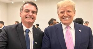 Bolsonaro e Donald Trump, enquanto ainda era presidente dos EUA, na Cúpula do G20, em Osaka. Foto: Reprodução/Twitter