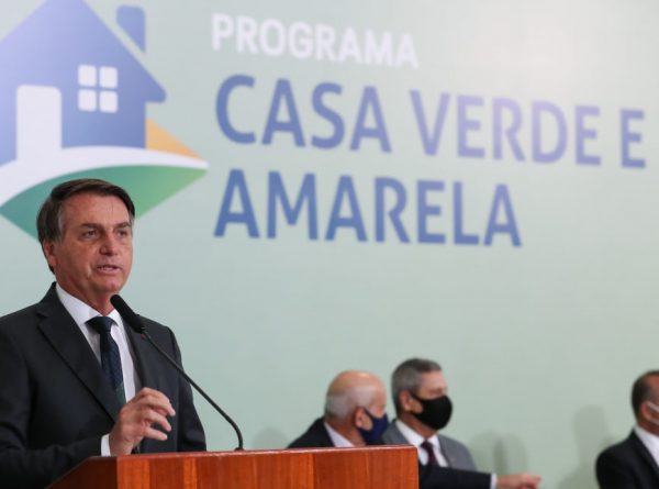 Bolsonaro discursa em inauguração de programa