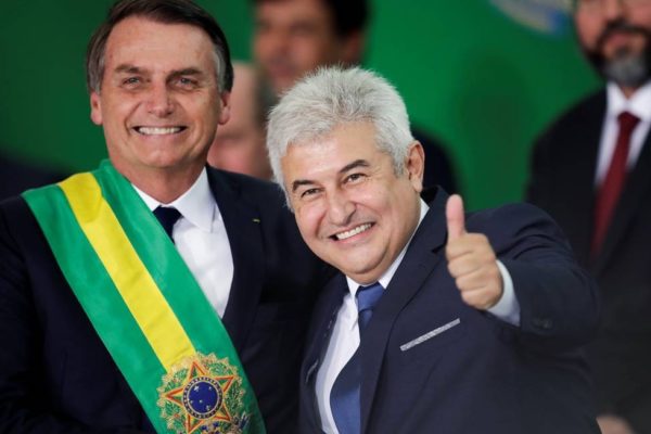 Bolsonaro e Marcos Pontes juntos e sorrindo