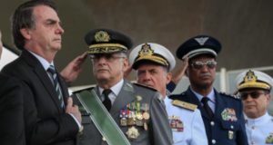 Jair Bolsonaro e os militares. Foto: Presidência da República