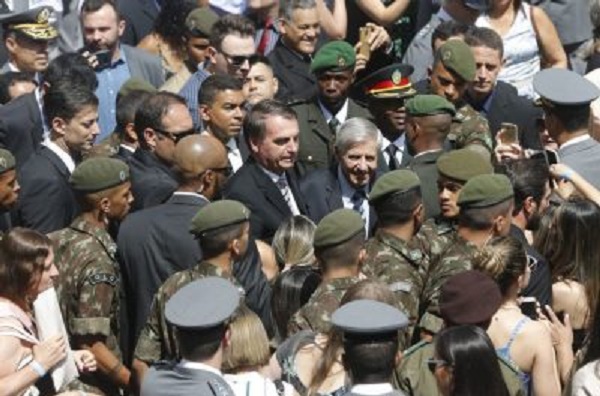 Bolsonaro e militares