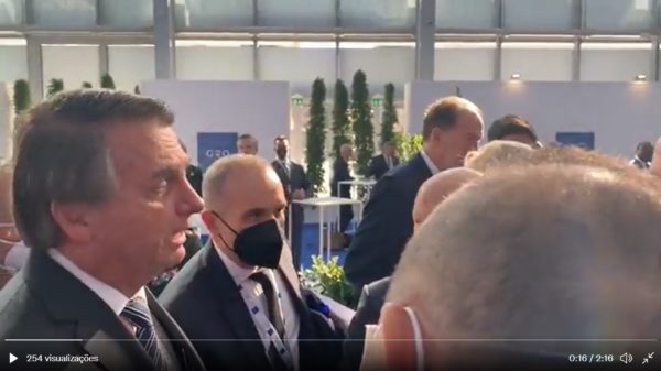 Bolsonaro em conversa com líderes no G20