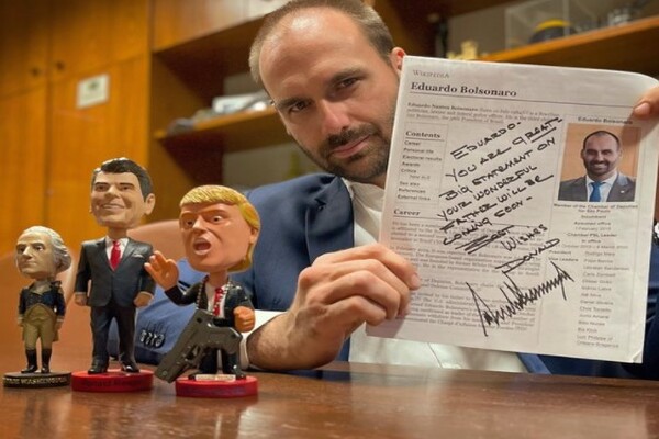 Eduardo Bolsonaro bajula Donald Trump