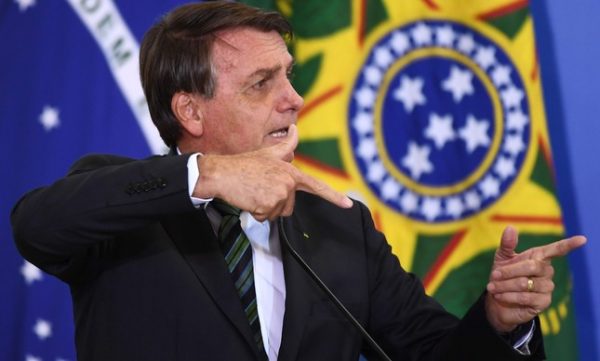 Jair Bolsonaro e seu fetiche por armas