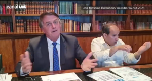 Jair Bolsonaro zomba de projeto de distribuição de absorventes