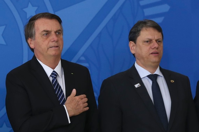 Jair Bolsonaro e o ministro da Infraestrutura, Tarcísio de Freitas