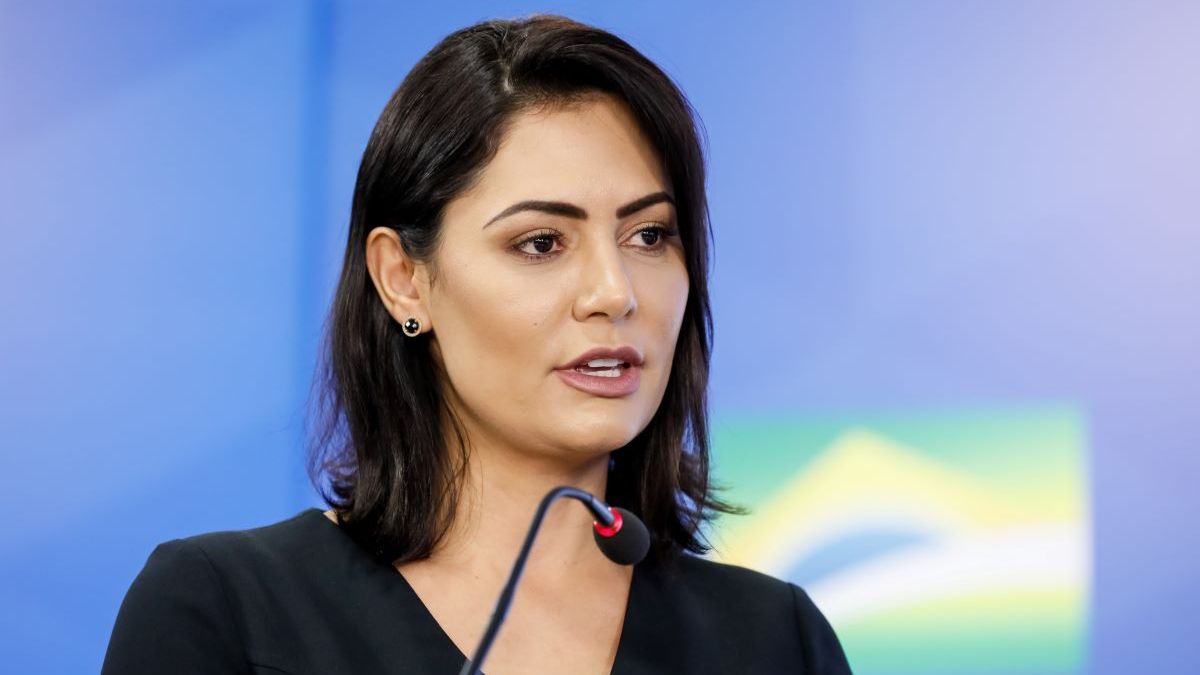 MIchelle Bolsonaro discursa no Palácio do Planalto