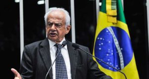 Para ex-senador, é "muito difícil" haver unidade na terceira via