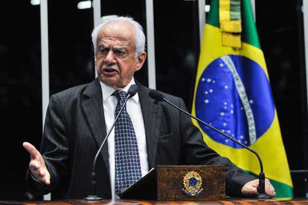 Para ex-senador, é "muito difícil" haver unidade na terceira via