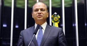 Parecer é favorável à investigação contra Ricardo Barros