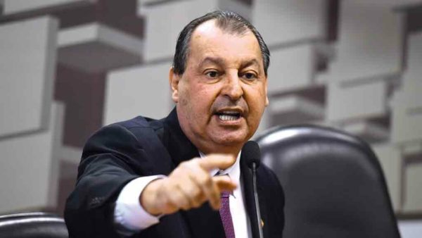 Omar Aziz fala Bolsonaro genocida