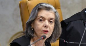 Cármen Lúcia cachorro