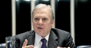 Tasso Jereissati é um dos que atuam pela privatização dos rios
