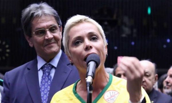 A ex-deputada Cristiane Brasil e o pai