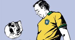 Bolsonaro jogando bola com caveira