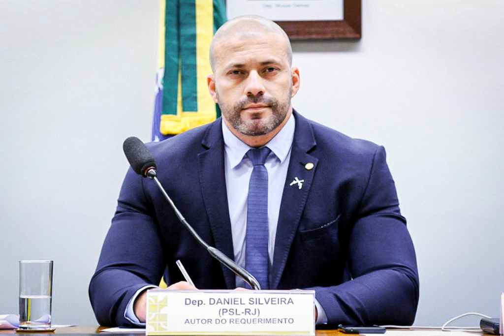 Daniel Silveira votou "sim" na PEC dos Precatórios