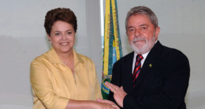 Dilma Rousseff cumprimenta Lula