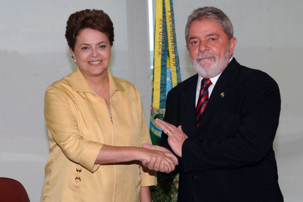 Dilma Rousseff cumprimenta Lula