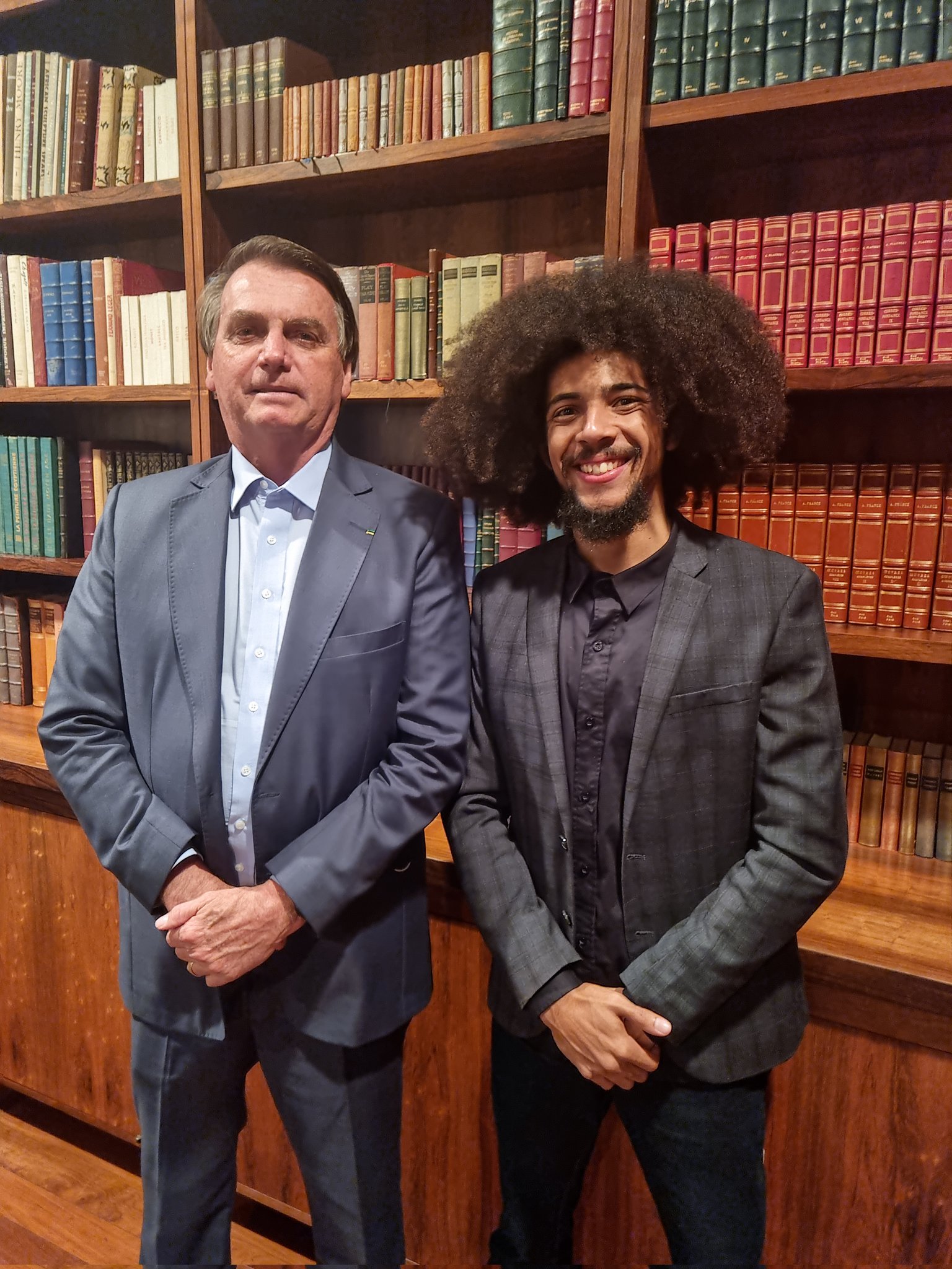 O influencer bolsonarista Maicon Sulivan ao lado de Bolsonaro. Foto: Redes Sociais