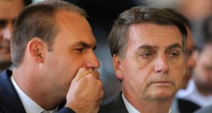 Eduardo Bolsonaro e o pai, Jair