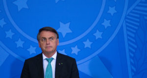 Bolsonaro fundo azul