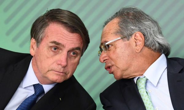 Auxílio Brasil, de Guedes e Bolsonaro, não terá fonte permanente de custeio