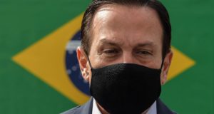 João Doria de máscara