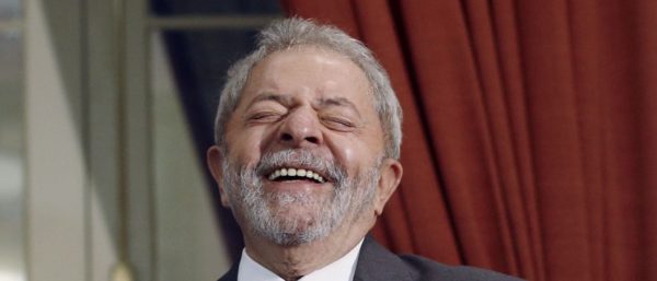 Lula pesquisa primeiro