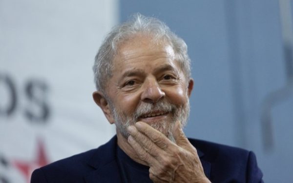 Lula sorrindo