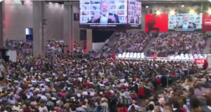 Saudação de Lula ao Partido Socialista Operário Espanhol (PSOE). Imagem: Reprodução