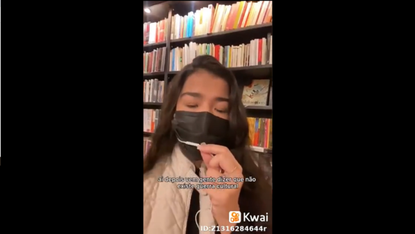 Olavista reclama de "guerra cultural" em livraria