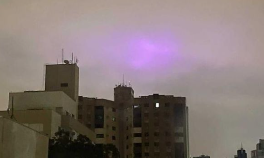 A "macha rosa" no céu de Maringá
