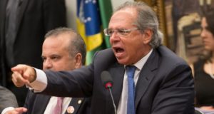 Paulo Guedes isolado
