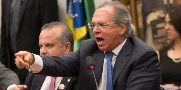 Paulo Guedes isolado