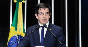 Randolfe Rodrigues Bolsonaro deboche