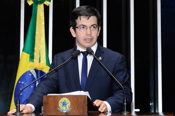 Randolfe Rodrigues Bolsonaro deboche