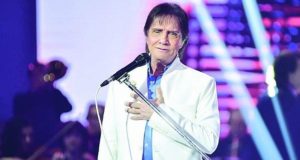 Roberto Carlos terá biografia em série