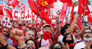 Manifestantes em Roma