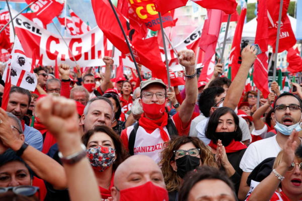 Manifestantes em Roma