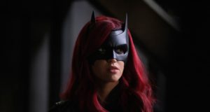 Ruby Rose em cena de 'Batwoman'