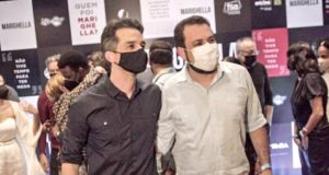 Wagner Moura e Guilherme Boulos na estreia de "Marighella"