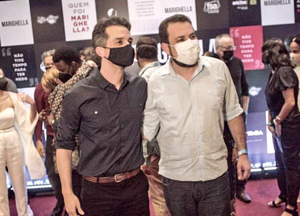 Wagner Moura e Guilherme Boulos na estreia de "Marighella"