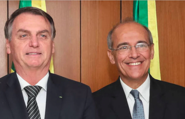 Bolsonaro e o presidente do CFM