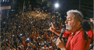 Lula em manifestação