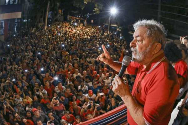 Lula em manifestação