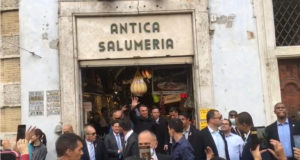 O presidente Jair Bolsonaro (sem partido) foi vaiado na saída do Pantheon, na Itália.