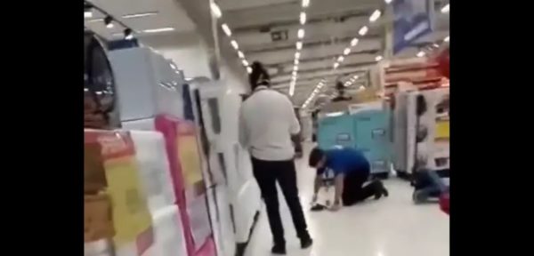 Vendedor do Carrefour é humilhado por gerente