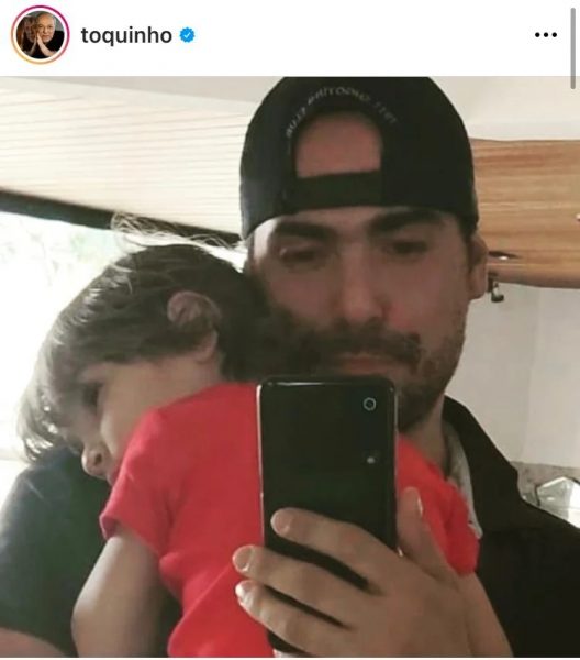 Foto do filho e do neto de Toquinho