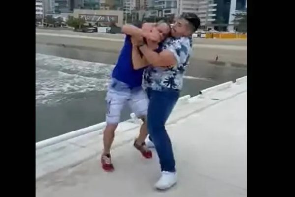 Homem gay briga com homofóbico